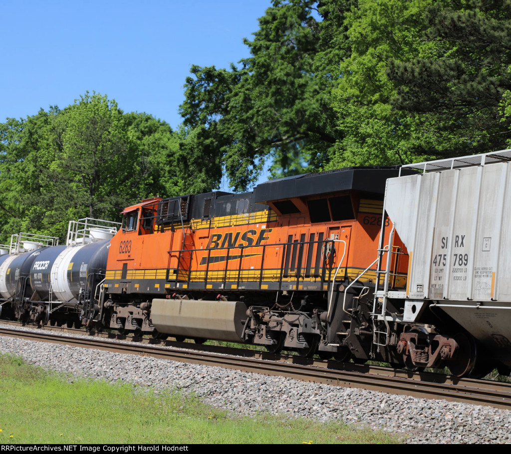 BNSF 6283 as mid train DPU on train 350